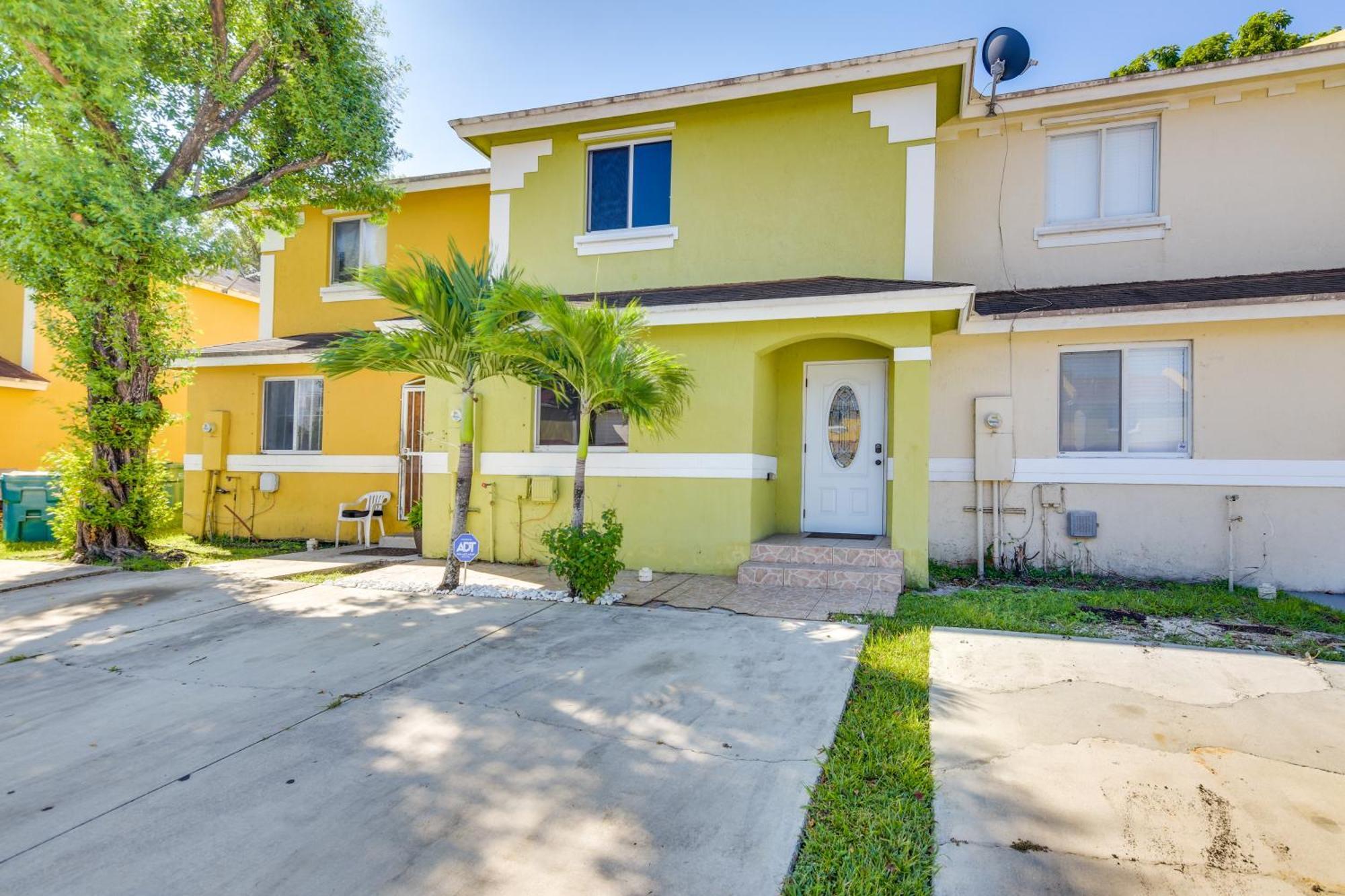 Opa-Locka Townhome, 15 Mi To Miami Beach! エクステリア 写真