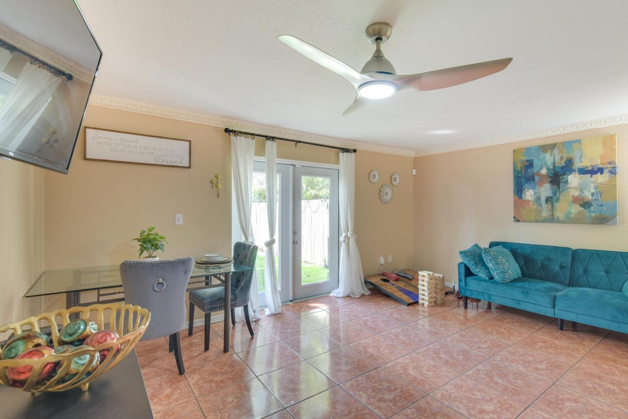 Opa-Locka Townhome, 15 Mi To Miami Beach! エクステリア 写真