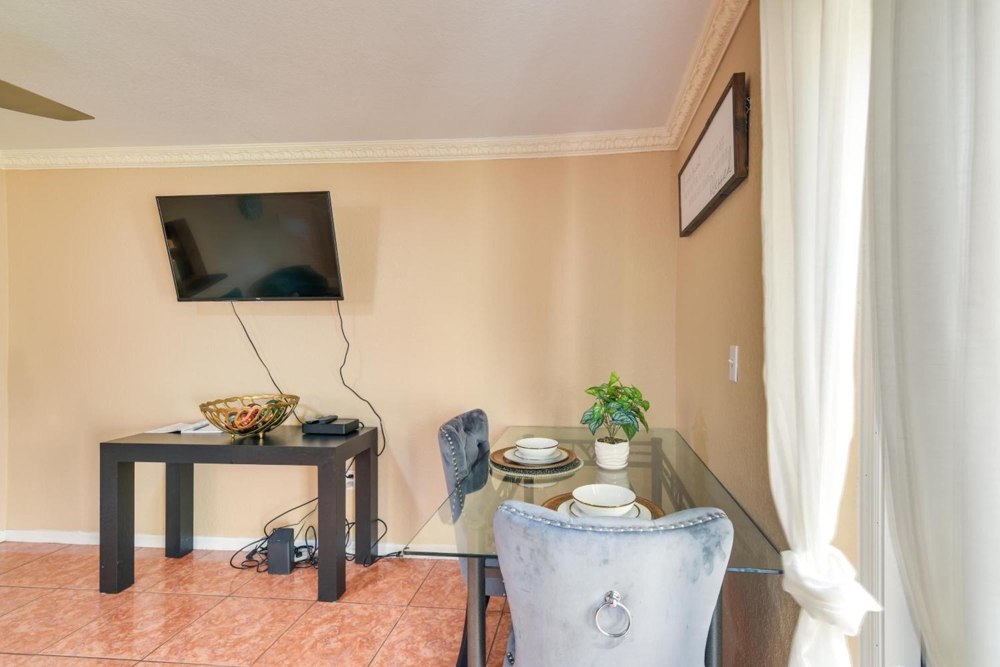 Opa-Locka Townhome, 15 Mi To Miami Beach! エクステリア 写真