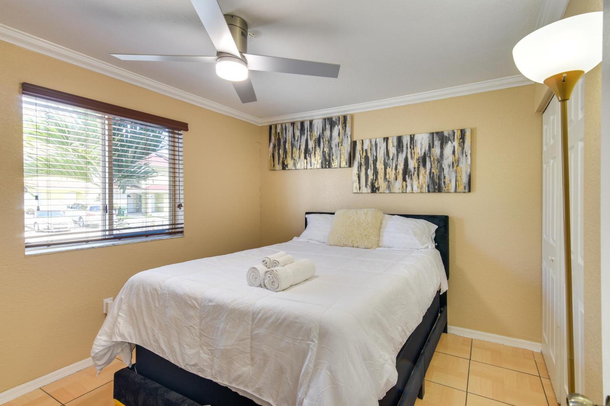 Opa-Locka Townhome, 15 Mi To Miami Beach! エクステリア 写真