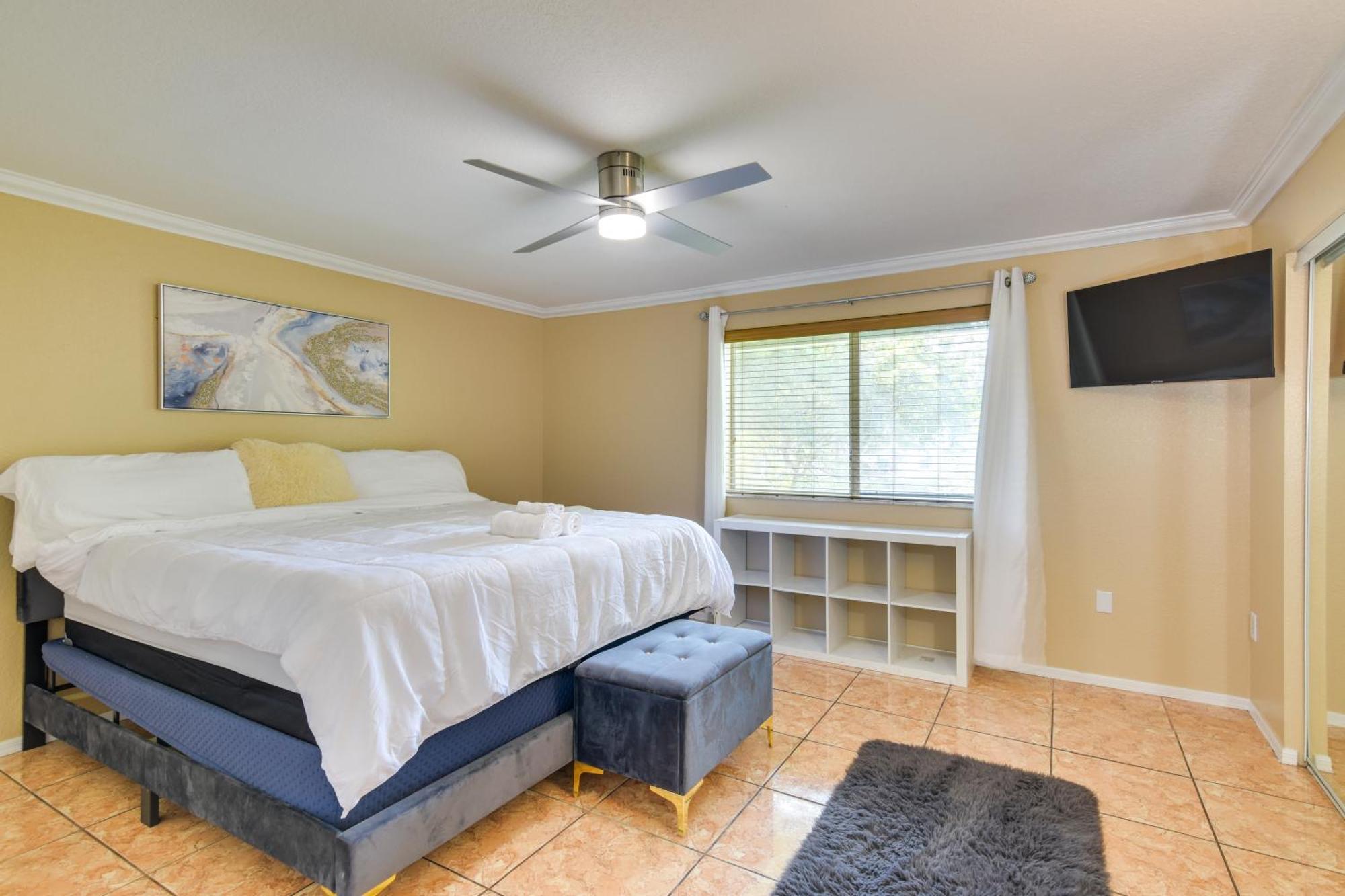 Opa-Locka Townhome, 15 Mi To Miami Beach! エクステリア 写真