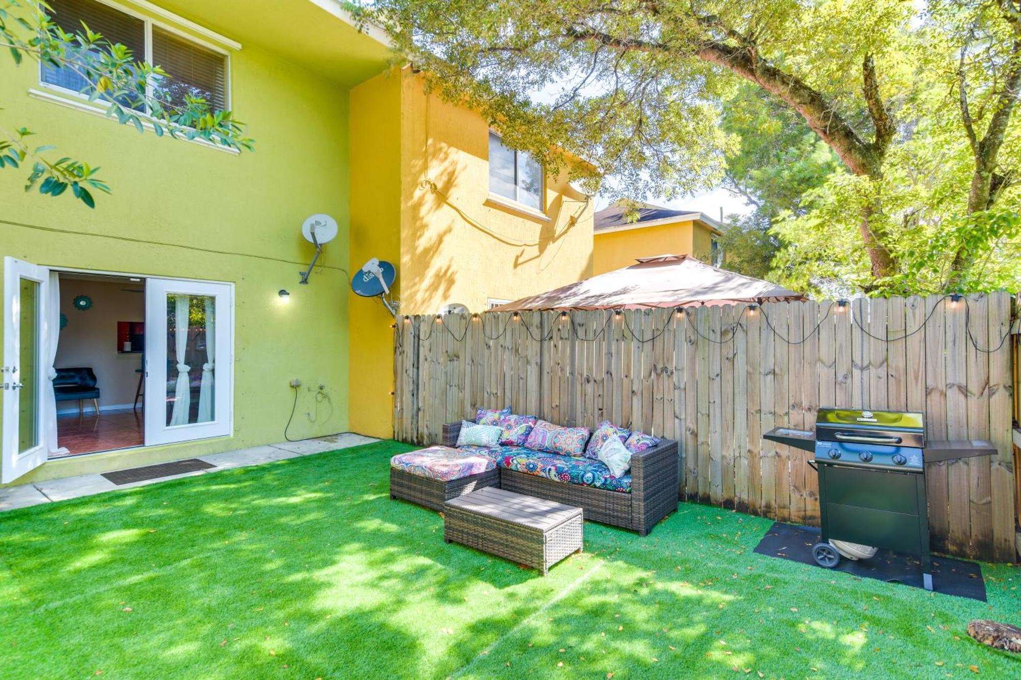 Opa-Locka Townhome, 15 Mi To Miami Beach! エクステリア 写真